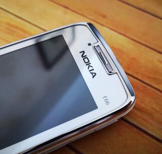 诺基亚E66滑盖商务新体验(诺基亚e66怎么打开后盖)