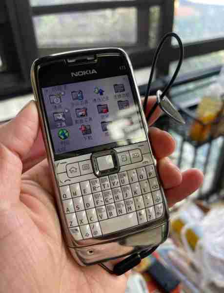 诺基亚E71红版收藏价值析（诺基亚e71哪年上市）