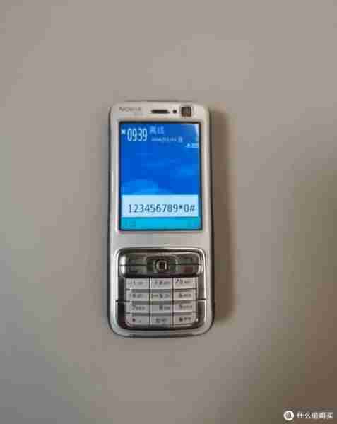 诺基亚打孔屏设计解析（诺基亚手机镶钻）