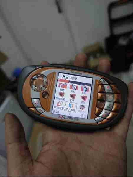 诺基亚经典游戏打砖块（诺基亚大砖头是什么型号）